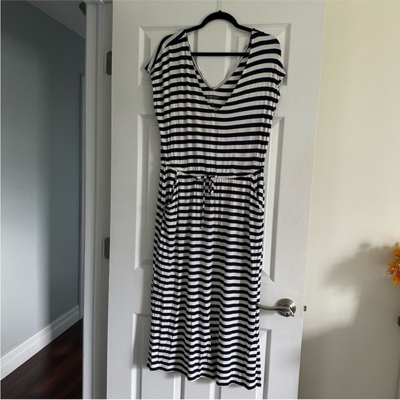 Size 1X Torrid Women’s Navy White Striped Midi Dress Super Soft Dolman Sleeve - Picture 6 of 8